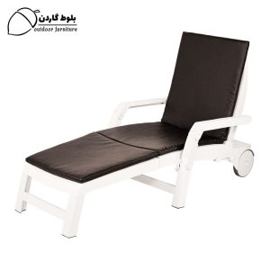 تخت کنار استخر پلیمری با تشک